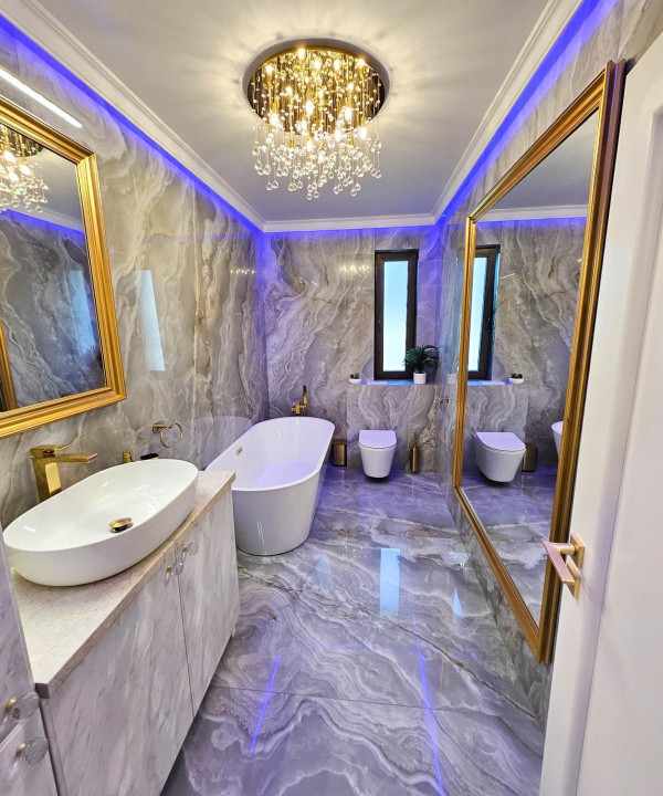 Casă superfinisată, complet mobilată, cu piscină încălzită – 5 camere, 5 băi