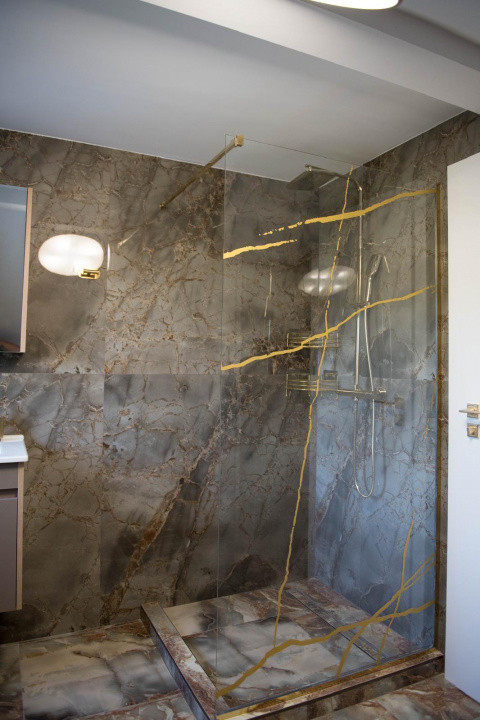 Casă superfinisată, complet mobilată, cu piscină încălzită – 5 camere, 5 băi