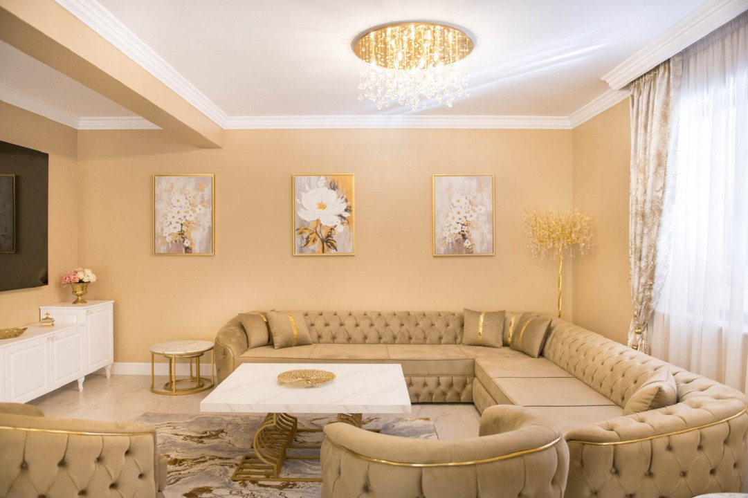 Casă superfinisată, complet mobilată, cu piscină încălzită – 5 camere, 5 băi