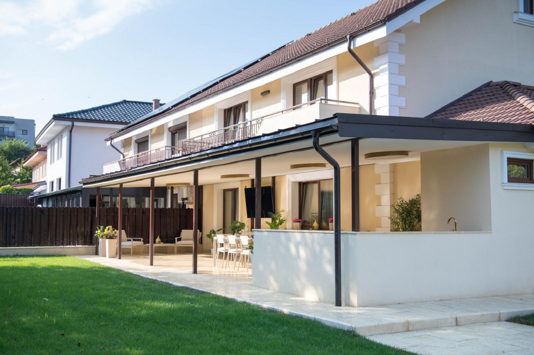 Casă superfinisată, complet mobilată, cu piscină încălzită – 5 camere, 5 băi
