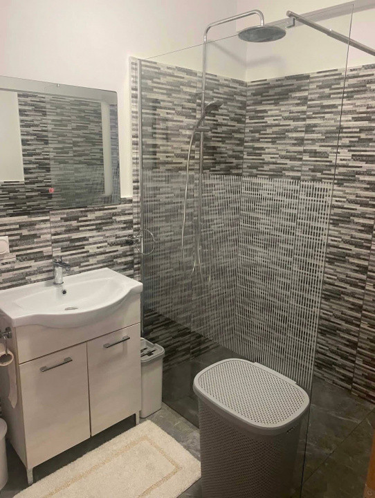 Aparatement de inchiriat 2 camere de 43mp , zona : Floresti (Porii)