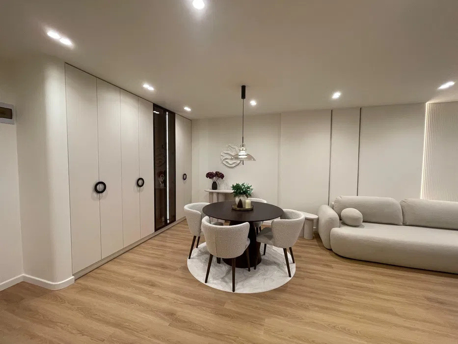 Apartament 2 camere de 51mp ,balcon 12mp zona : Razoare 