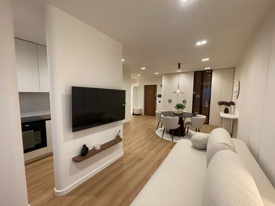 Apartament 2 camere de 51mp ,balcon 12mp zona : Razoare 