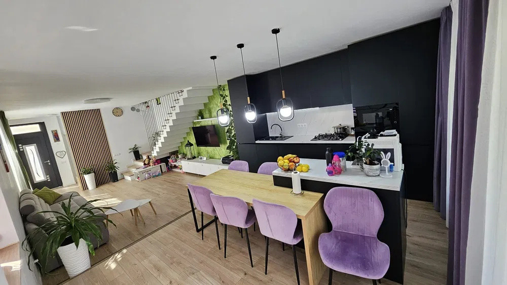 Casă modernă – Cartier Voroneț | 113 mp utili | 3 parcări | Curte amenajată