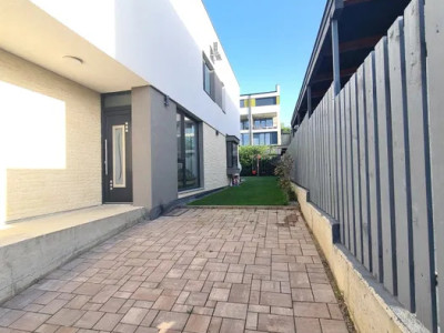 Casă modernă – Cartier Voroneț | 113 mp utili | 3 parcări | Curte amenajată