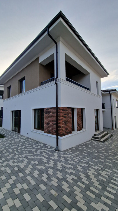 Ansamblu de duplexuri, 4 camere, garaj, gradina, zona Voronet