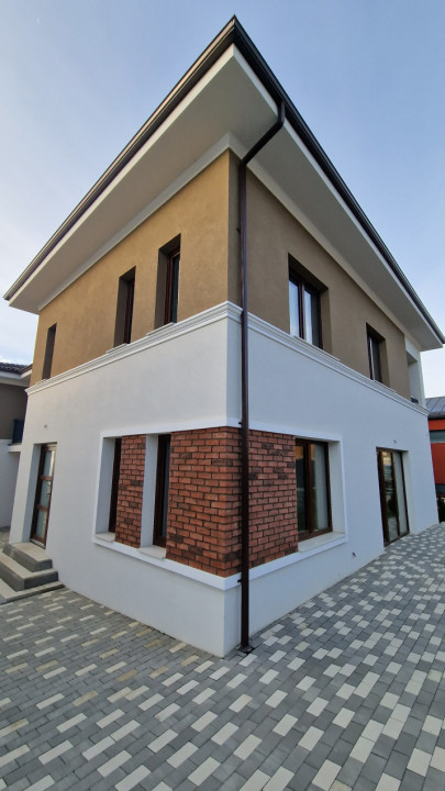 Ansamblu de duplexuri, 4 camere, garaj, gradina, zona Voronet