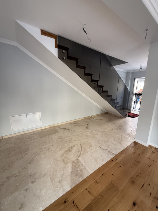 Ansamblu de duplexuri, 4 camere, garaj, gradina, zona Voronet