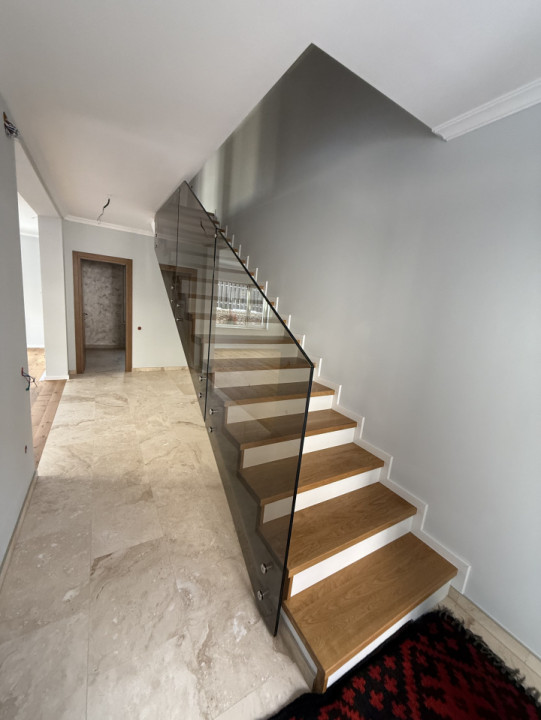 Ansamblu de duplexuri, 4 camere, garaj, gradina, zona Voronet