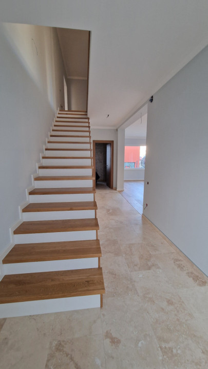 Ansamblu de duplexuri, 4 camere, garaj, gradina, zona Voronet