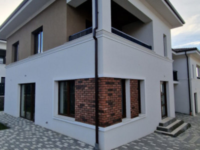 Ansamblu de duplexuri, 4 camere, garaj, gradina, zona Voronet