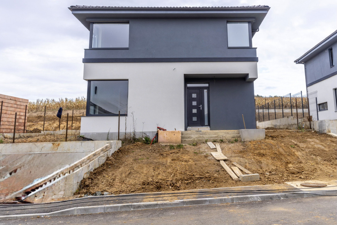 Casă individuală de vânzare în Corușu – finisată exterior, interior semifinisat