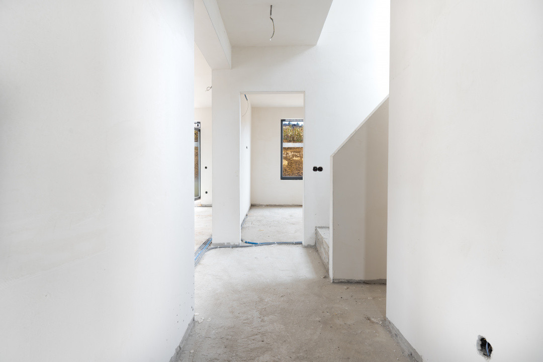 Casă individuală de vânzare în Corușu – finisată exterior, interior semifinisat