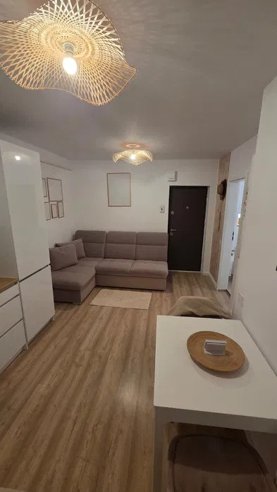 Apartament 2 camere, etaj intermediar, zona Porii, Floresti