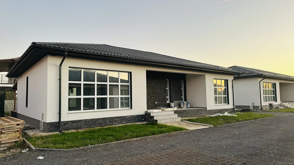 Casa individuala, 4 camere, 120mp utili, 300mp teren, ansamblu nou, Domnesti 