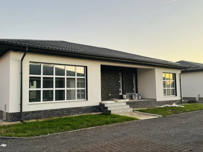 Casa individuala, 4 camere, 120mp utili, 300mp teren, ansamblu nou, Domnesti 