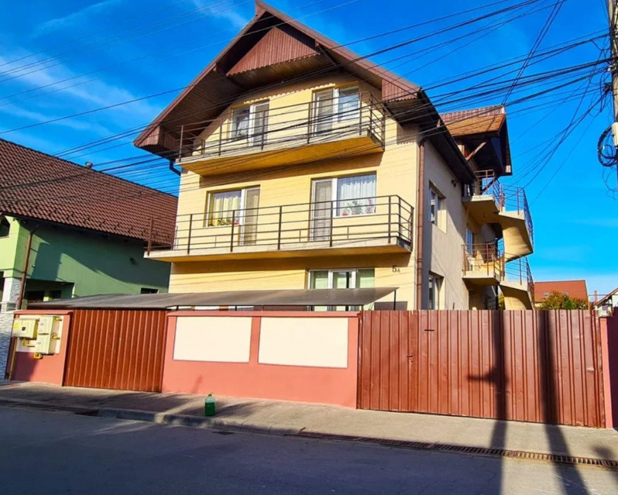 Casa unifamilială, 9 camere, 3 apartamente, 560mp teren 
