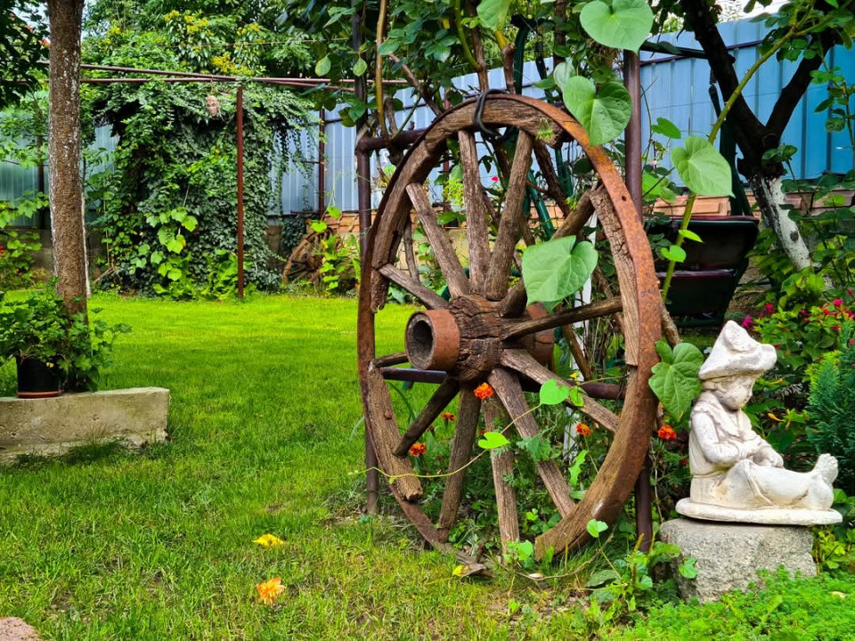 Casa unifamilială, 9 camere, 3 apartamente, 560mp teren 