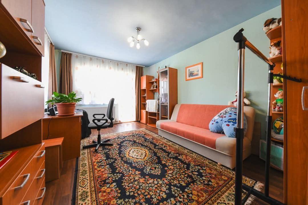 Casa unifamilială, 9 camere, 3 apartamente, 560mp teren 