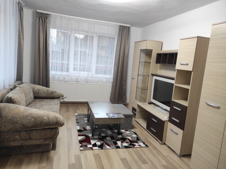 Casa unifamilială, 9 camere, 3 apartamente, 560mp teren 