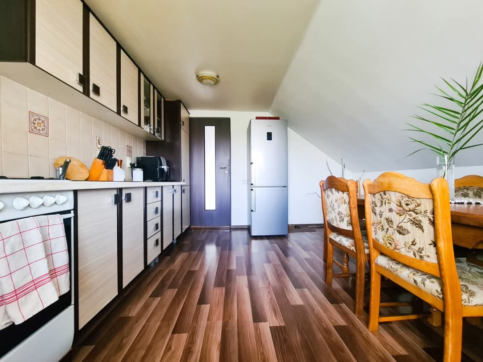 Casa unifamilială, 9 camere, 3 apartamente, 560mp teren 