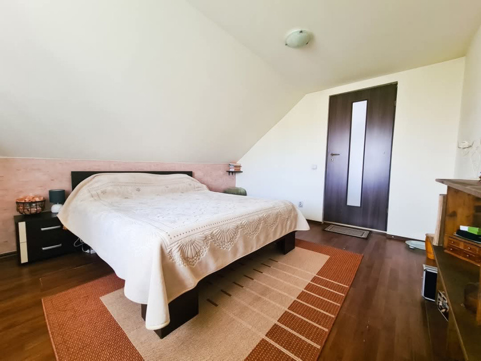 Casa unifamilială, 9 camere, 3 apartamente, 560mp teren 