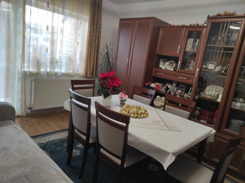 Casa unifamilială, 9 camere, 3 apartamente, 560mp teren 
