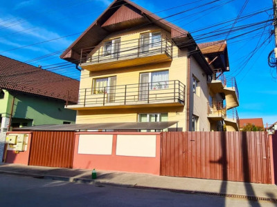 Casa unifamilială, 9 camere, 3 apartamente, 560mp teren 