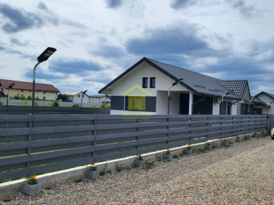 Casă parter, la cheie, 86 mp, teren 415 mp, Domnești