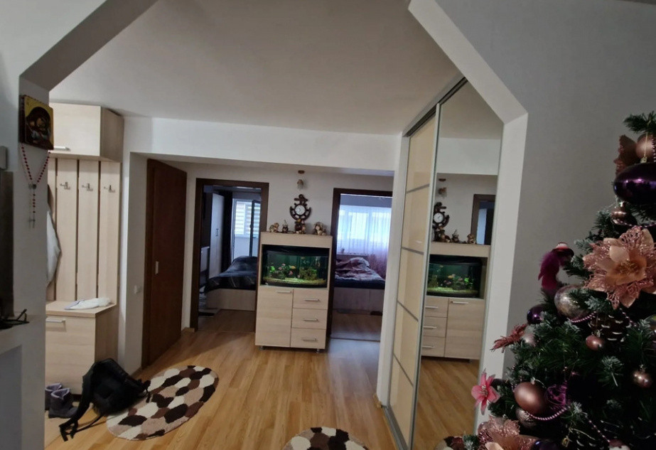 Apartament 3 camere 60mp Floresti zona Porii