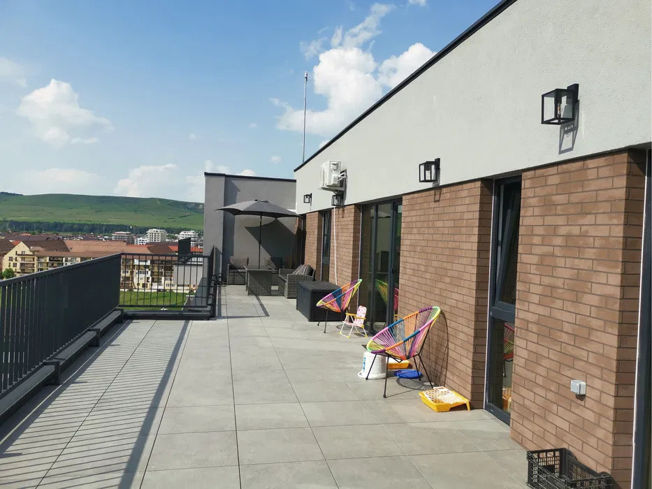 Apartament 4 camere, 105 mp + 50 mp terasa Floresti