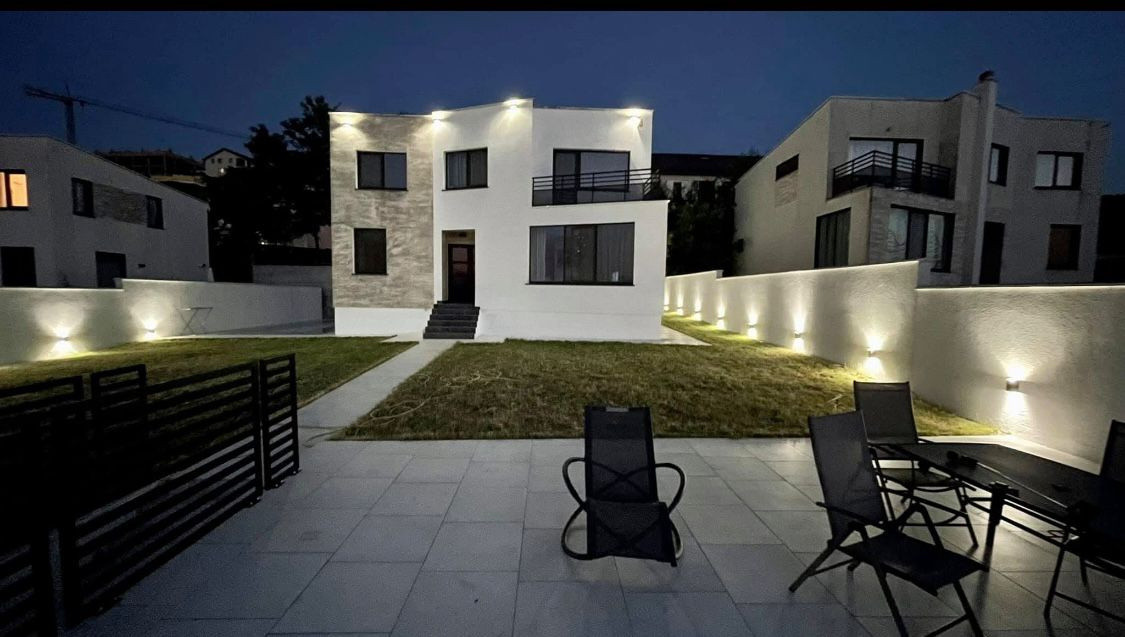 Casă individuală de vânzare | curte 500 mp | garaj 60 mp | lângă VIVO