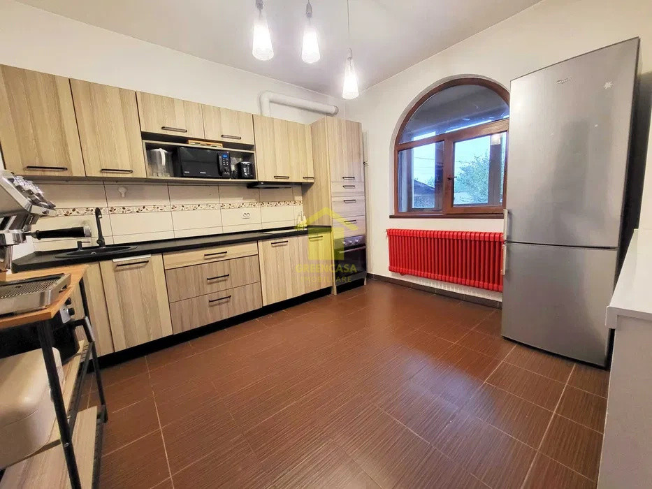 Vilă elegantă 8 camere, 270mp utili, teren 450 mp, Domnești