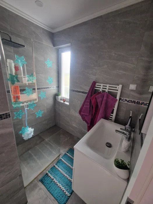 Apartament cu 3 camere  de 55mp plus balcon 6mp , zona : Floresti Tineretului