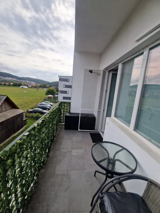 Apartament cu 3 camere  de 55mp plus balcon 6mp , zona : Floresti Tineretului