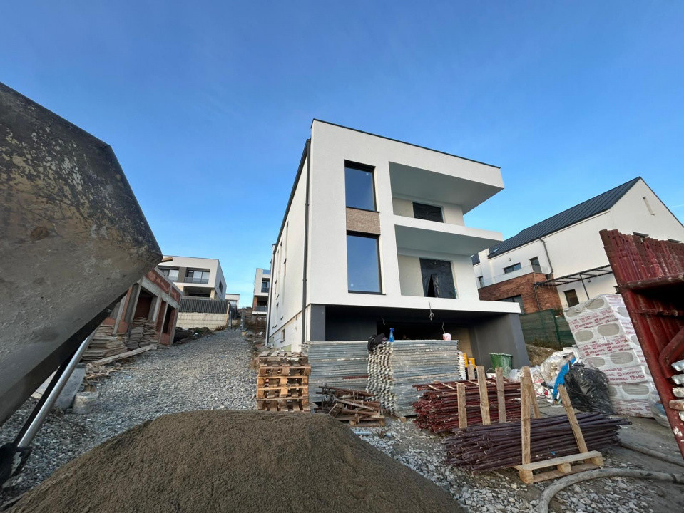 Casa individuala Voronet semifinisata, 292mp utili si 598mp teren