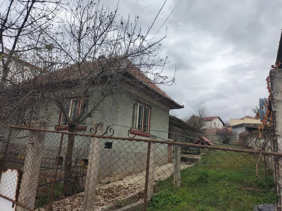 Casa Dâmbu rotund, necesita renovare, 601mp teren