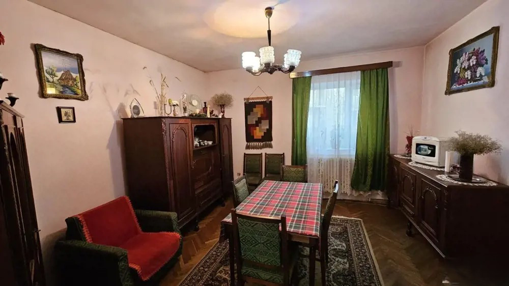 Casă individuală de vânzare – Andrei Mureșanu, singur în curte