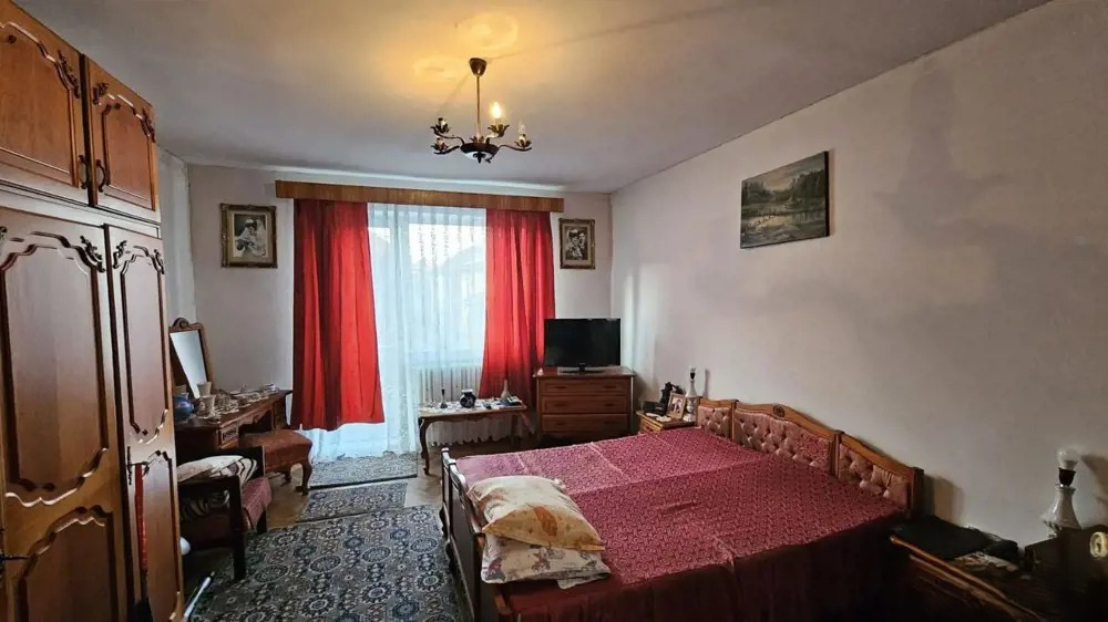 Casă individuală de vânzare – Andrei Mureșanu, singur în curte