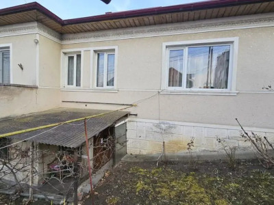 Casă individuală de vânzare – Andrei Mureșanu, singur în curte