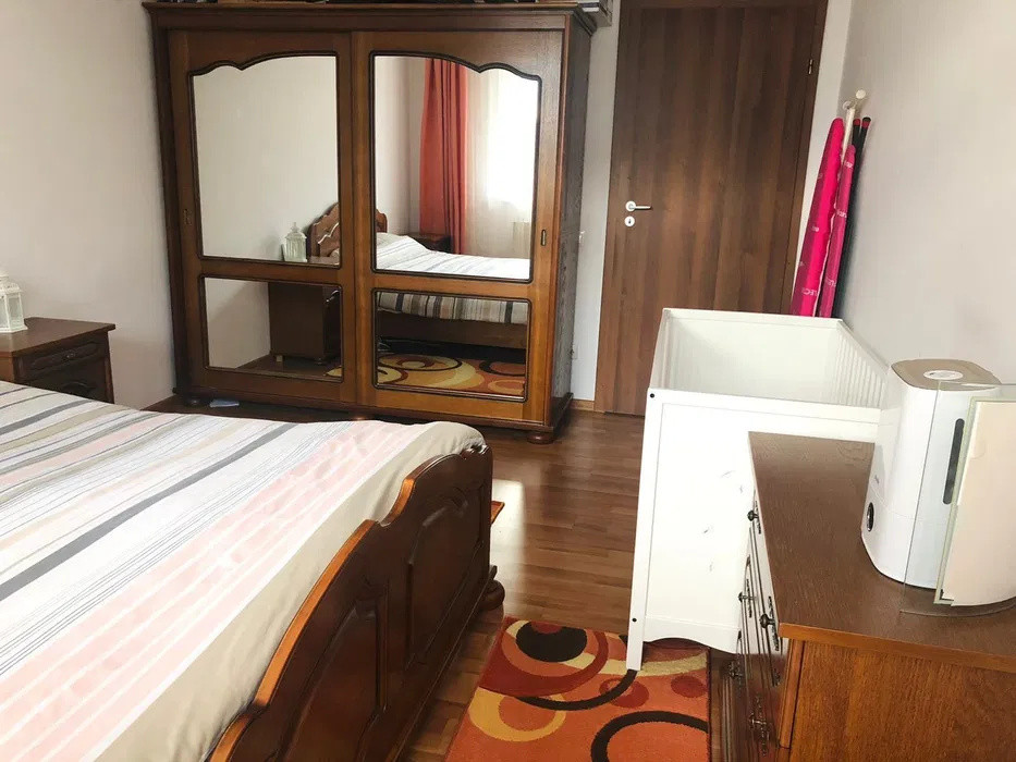 Apartament 3 camere de 68mp plus parcare zona :  Floresti , Tineretului 