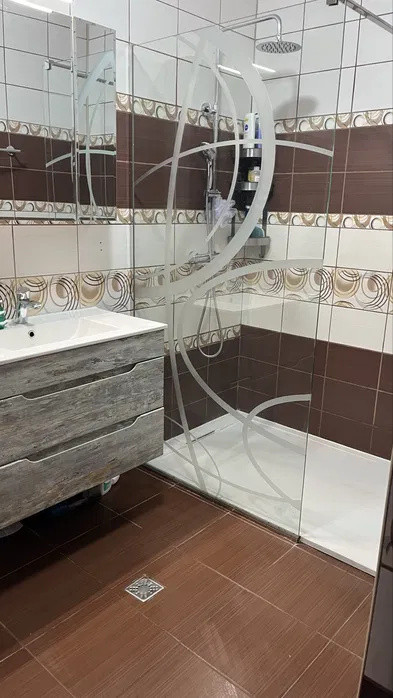 Apartament 2 camere de 45mp plus balcon , zona Floresti , Terra