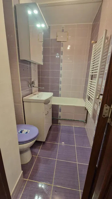 Apartament 3 camere de 52mp , plus parcare si boxa zona : Manastur 