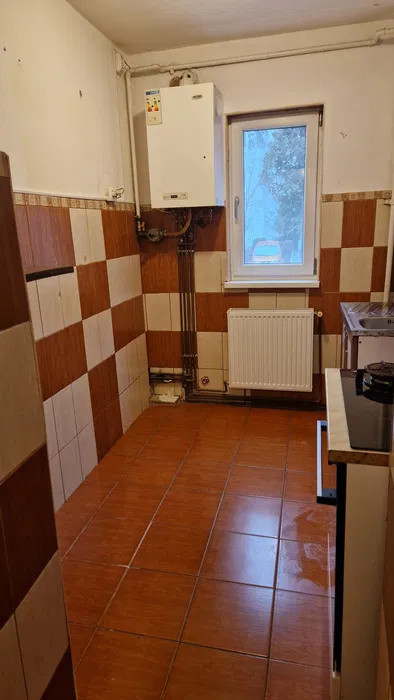 Apartament 3 camere de 52mp , plus parcare si boxa zona : Manastur 