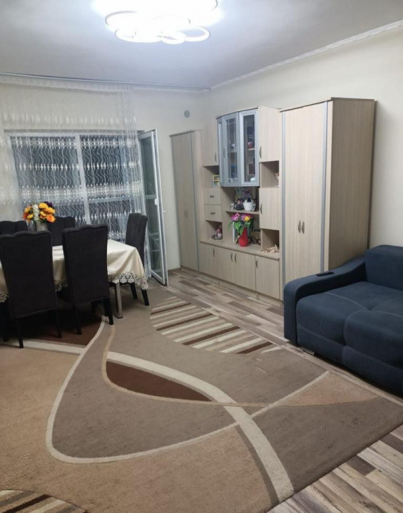 Apartament decomandat cu 2 camere, balcon și parcare – Florești