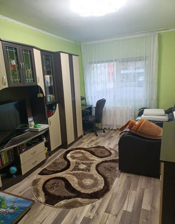 Apartament decomandat cu 2 camere, balcon și parcare – Florești