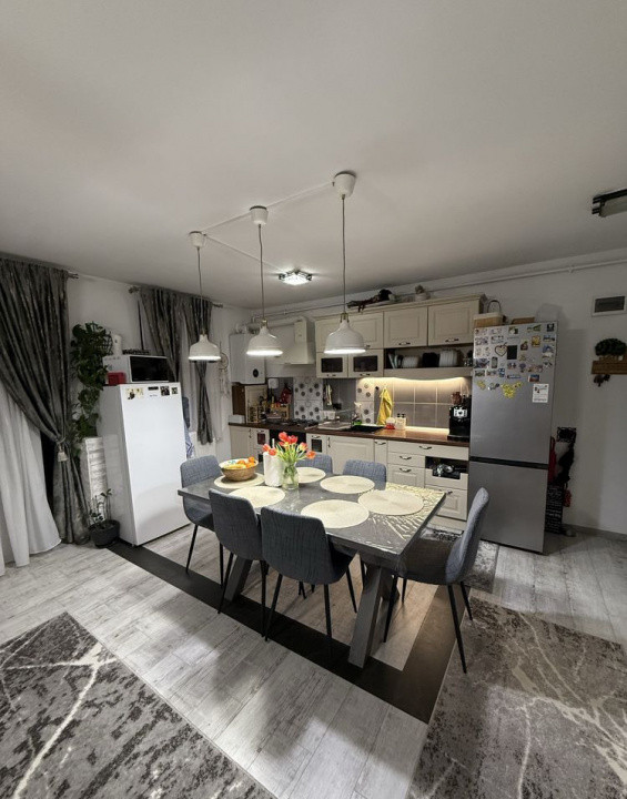 Apartament cu 3 camere la cheie zona Tineretului.