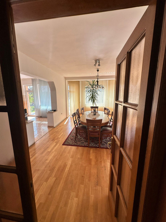 Oportunitate de investiție! Casă de vanzare, cu 8 camere, 382 mp, zona Gruia