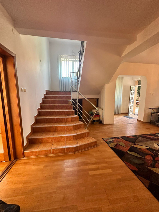 Oportunitate de investiție! Casă de vanzare, cu 8 camere, 382 mp, zona Gruia