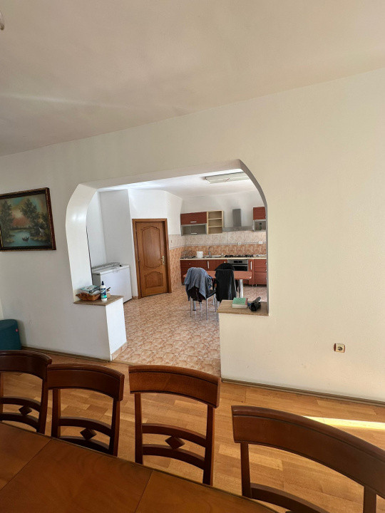 Oportunitate de investiție! Casă de vanzare, cu 8 camere, 382 mp, zona Gruia